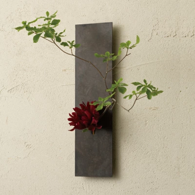 壁掛け花器「on the wall mini」で始める花のある暮らし